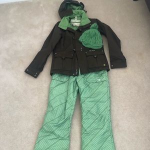 Complete Ski/Snowboard Outfit: Burton jacket / Orage pants and hat